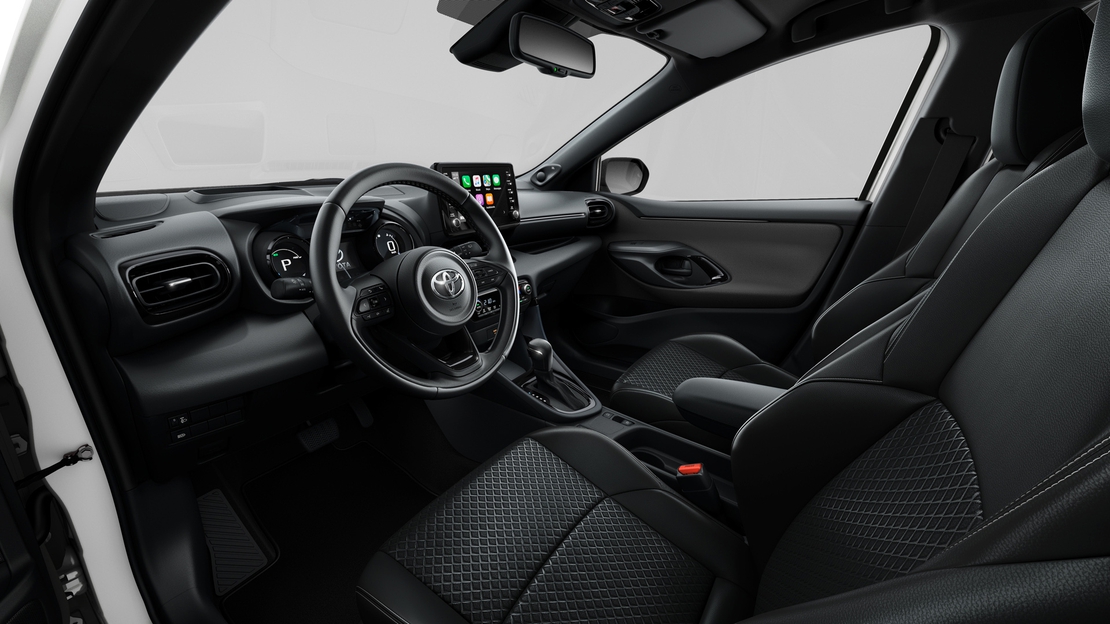 Toyota-Yaris-interieur-voorstoelen-1.webp
